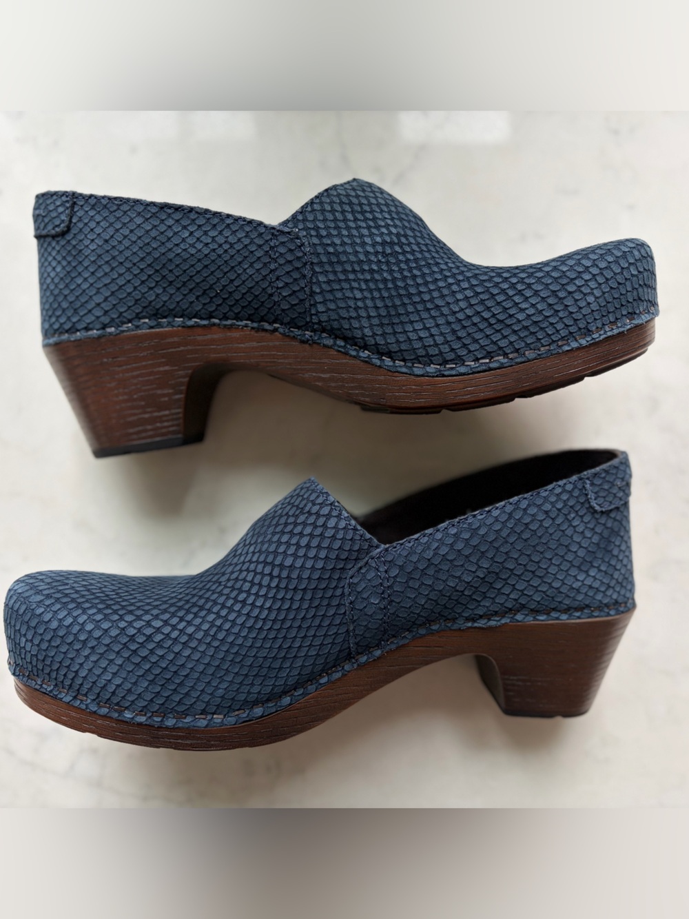Dansko Mavis Blue Snake Skin Nubuck  Leather Clog Heels - Women's sz 38 /7.5